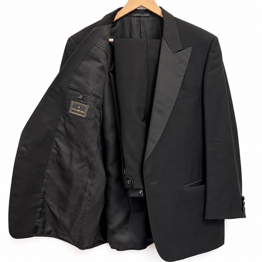 Ermenegildo Zegna Mens Black Merino Extrafine Wool Tuxedo Suit Peak Lapel Spain